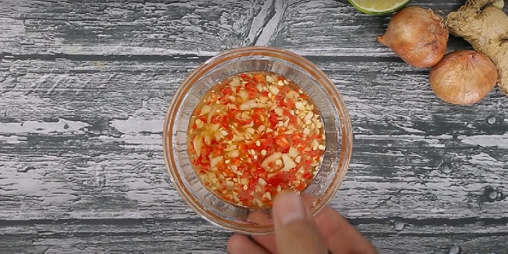 Làm nước mắm trộn gỏi